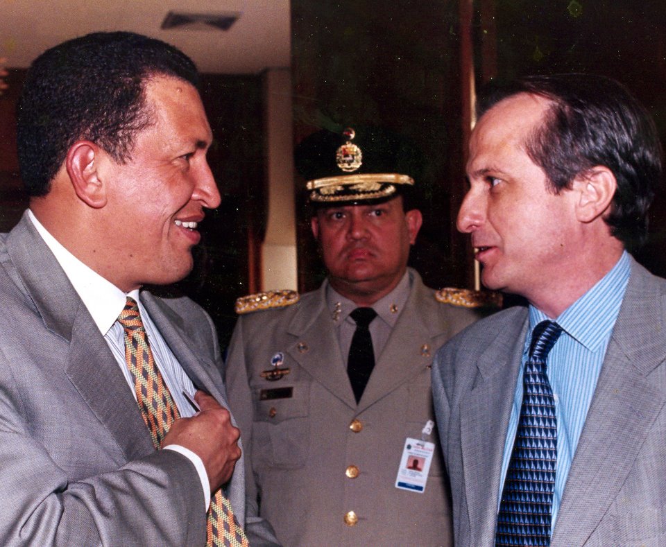 Figueroa e o Presidente da Venezuela, Hugo Chávez. Crédito: Acervo Pessoal