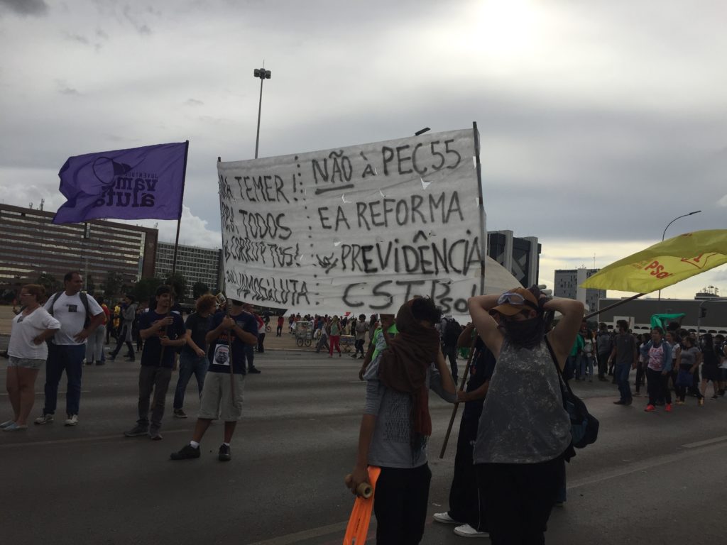 Manifestantes. Foto por: Juliana Lima